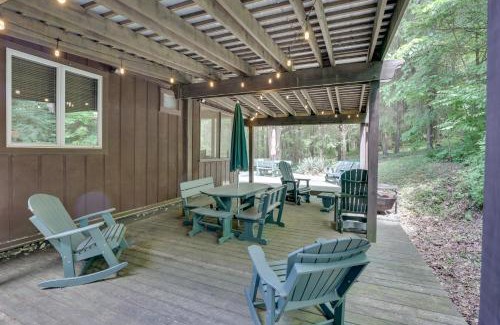 Carrollton Casa | Peaceful Carrollton Retreat with Deck and Fire Pit!