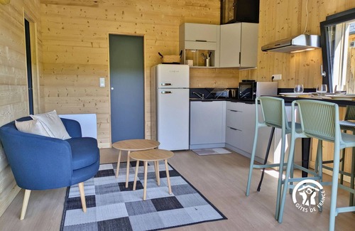 Saint-Berthevin Cabaña | Chalet tranquilo en Camping de Coupeau para 4 personas