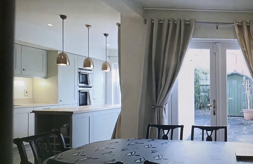 Ballsbridge Apartamento | Peaceful City Living Near Grand Canal Dock Park Lane, Dublin