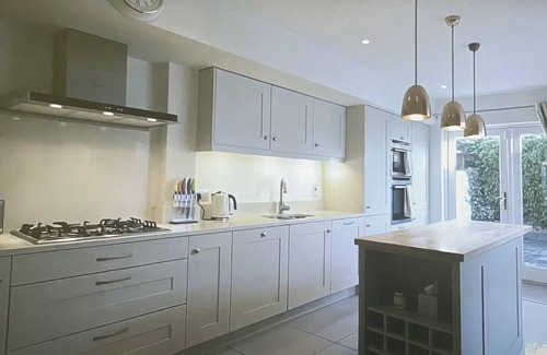 Ballsbridge Apartamento | Peaceful City Living Near Grand Canal Dock Park Lane, Dublin