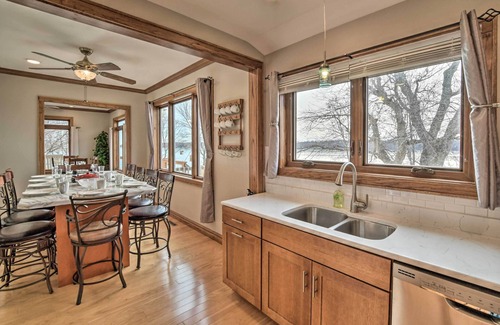 Clinton Apartamento | Peaceful Clinton Retreat w/ Lakefront Views!