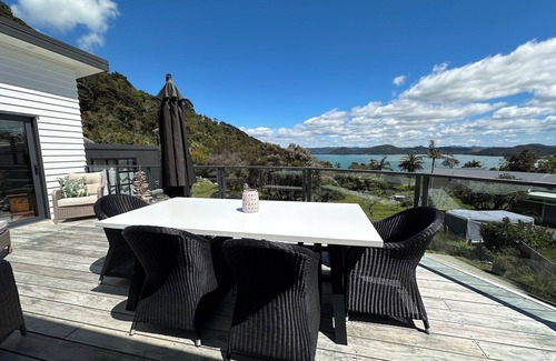 Whangarei Heads Casa | Peaceful Coastal Retreat with Ocean Views & Mountain Backdrop - Home from Home!