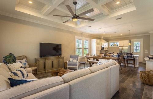Carrabelle Casa | Peaceful coastal retreat! Pool and beach, book now and bring your boat!