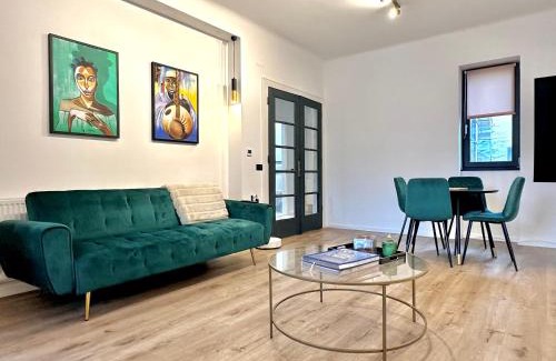 Brasov City Centre Apartamento | Peaceful condo for romantic getaways near Black Church - 3min walk