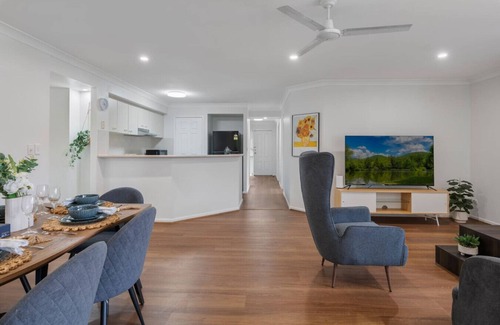 Sunnybank Hills Casa | Peaceful & Convenient | 4BR Family Modern Retreat