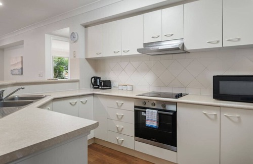 Sunnybank Hills Casa | Peaceful & Convenient | 4BR Family Modern Retreat
