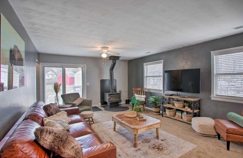 Bedford Casa | Peaceful Cottage about 8 Mi to Downtown Toledo!