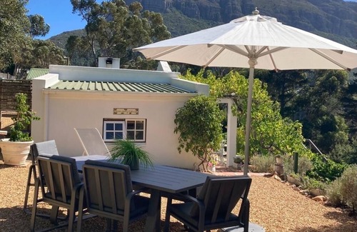 Hout Bay Cabaña | Peaceful Cottage for 2 & Baby | Views, BBQ, Pool + Fireplace in Cape Town