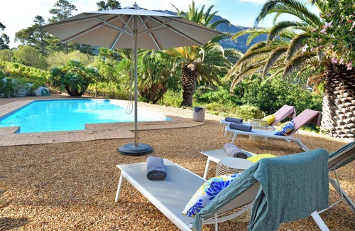 Hout Bay Cabaña | Peaceful Cottage for 2 & Baby | Views, BBQ, Pool + Fireplace in Cape Town