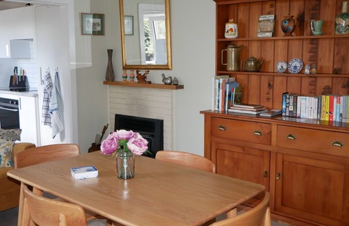 Enfield Cabaña | Peaceful cottage in private garden setting.