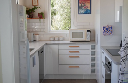 Enfield Cabaña | Peaceful cottage in private garden setting.