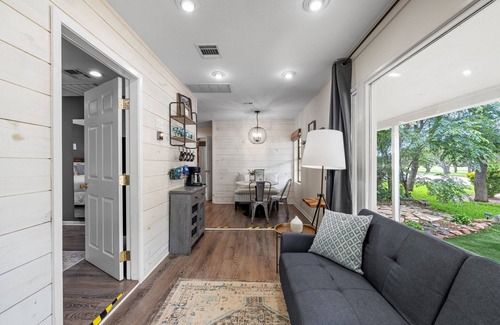 Crawford Casa | Country-Chic Cottage de dos dormitorios @GatheringOaksRetreat en 30 acres