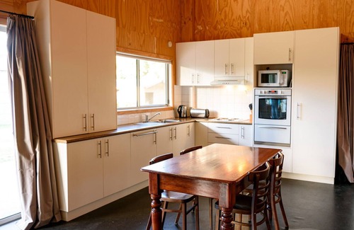 Willowmavin Cabaña | Peaceful cottage retreat an hour from Melbourne