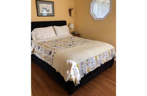 Friday Harbor Cabaña | Peaceful Cottage on 15 acre Farm