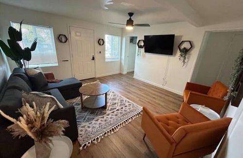 Lincoln Acres Casa | Peaceful Cottage near San Diego w/ WD