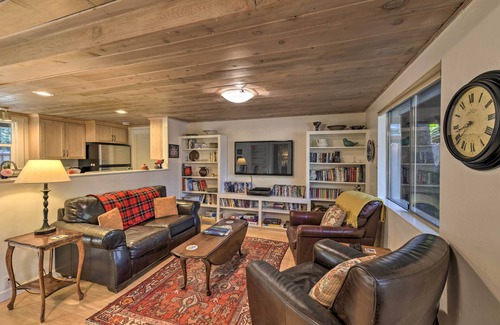 Cedar Ridge Cabaña | Peaceful Cottage w/ Grill & Yard in Grass Valley!