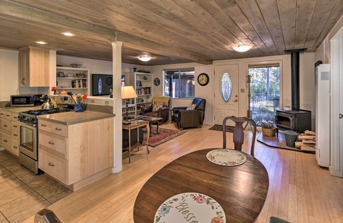 Cedar Ridge Cabaña | Peaceful Cottage w/ Grill & Yard in Grass Valley!
