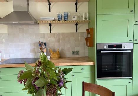 Cowbeech Casa | Peaceful cottage with private garden