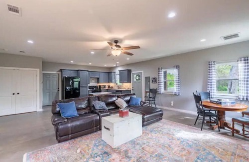 Klondike Casa | Peaceful Country Escape - Minutes to Town & Attractions