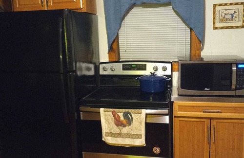 Pinetta Cabina | Peaceful Country Getaway Pet Friendly and Cozy!