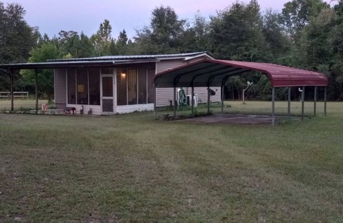 Pinetta Cabina | Peaceful Country Getaway Pet Friendly and Cozy!