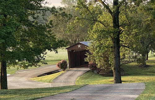 Athens Casa | Peaceful Country Home w/Covered Bridge