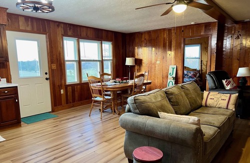 Beattyville Casa | Peaceful Country Living Convenient to Gorge. HotTub/FirePit/GasGrill/Fireplace.