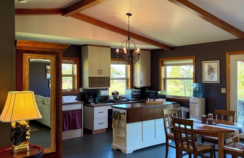 Medford Cabaña | Peaceful Countryside Stay with Scenic Views- 5 minutes to Jacksonville