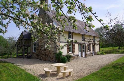 Isigny-le-Buat Casa | Peaceful Countryside Home
