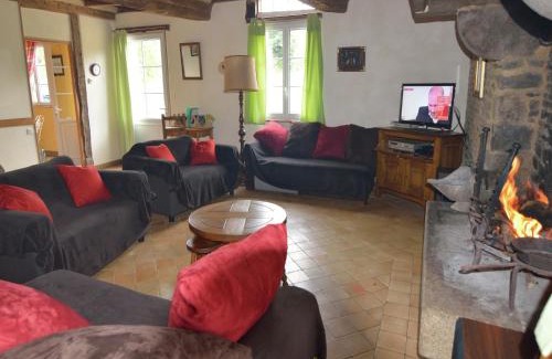 Isigny-le-Buat Casa | Peaceful Countryside Home