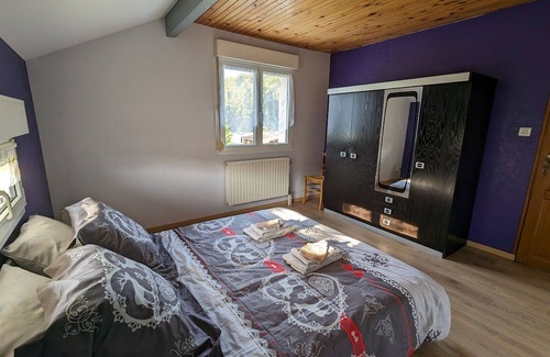 Renauvoid Cama Y Desayuno | Escapada rural cerca de Épinal: Habitación familiar y rutas ciclistas