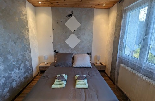 Renauvoid Cama Y Desayuno | Escapada rural cerca de Épinal: Habitación familiar y rutas ciclistas