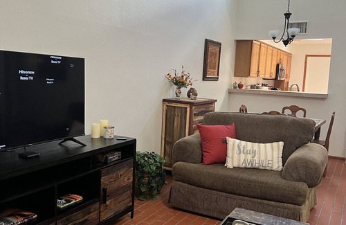 Northeast Heights Casa | Peaceful Courtyard Haven in Albuquerque's NE Heights, with Garage
