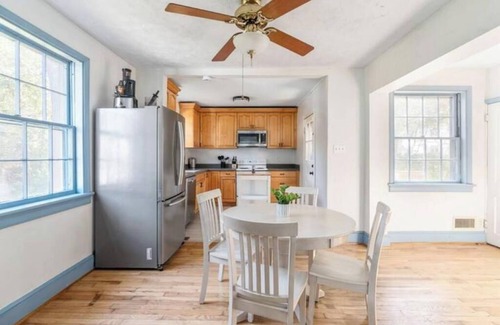 Glen Allen Casa | Peaceful & Cozy 2 BR Unit with Large Fenced Backyard-Family & Pet Friendly