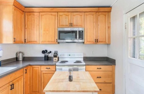 Glen Allen Casa | Peaceful & Cozy 2 BR Unit with Large Fenced Backyard-Family & Pet Friendly