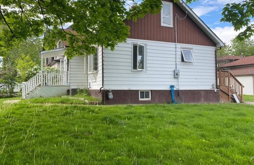 Lakeview Casa | Peaceful, cozy 4 bedroom house walking distance to the lake, 15 mins to Downtown