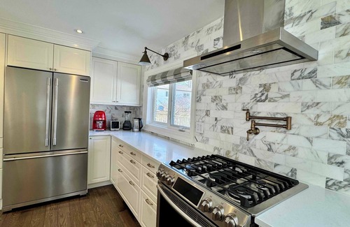 Oakville Casa | Peaceful & cozy 4B home in SE Oakville