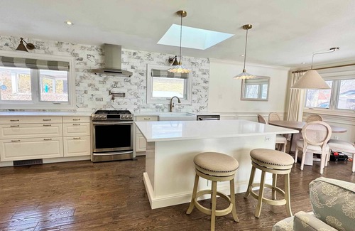 Oakville Casa | Peaceful & cozy 4B home in SE Oakville