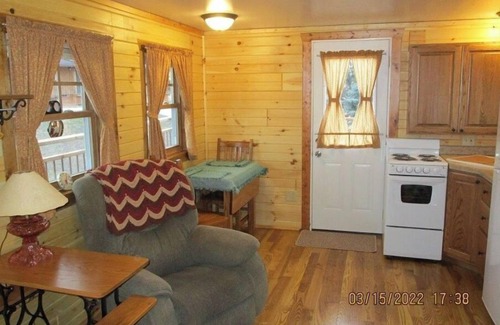Westby Cabina | Peaceful Cozy Cabin Close to Kickapoo Reserve