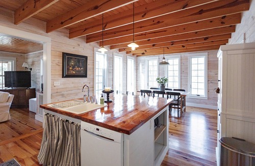 Lexington Cabina | Private Creekside Retreat w/ Fire Pit & Game Room Near Historic Lexington, VA