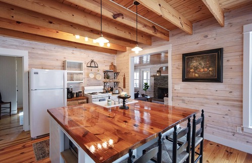 Lexington Cabina | Private Creekside Retreat w/ Fire Pit & Game Room Near Historic Lexington, VA