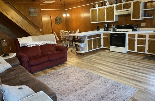 Byrdstown Casa | Peaceful Days at The Barn in Alpine