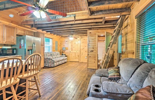 Chickamauga Lake Cabina | Peaceful Decatur Cabin w/ Grill & Fire Pit!