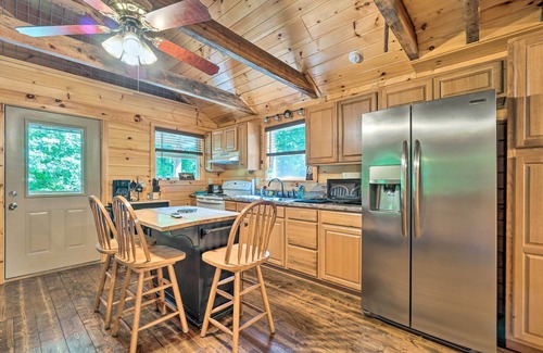 Chickamauga Lake Cabina | Peaceful Decatur Cabin w/ Grill & Fire Pit!