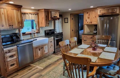 Chapmanville Cabina | Peaceful Deer View Cabin 2 BR