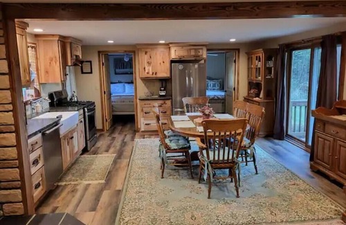 Chapmanville Cabina | Peaceful Deer View Cabin 2 BR