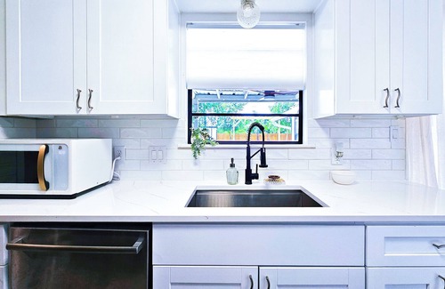 Flour Bluff Casa | Peaceful | Designer Rental | 2 Workstations | King