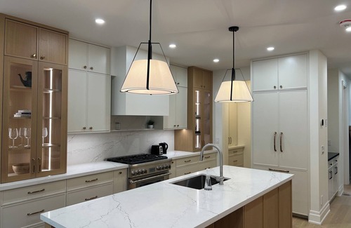 Oakville Casa | Peaceful Downtown Oakville Charming 4 bedroom house with WiFi & AC steps to lake