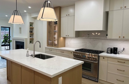 Oakville Casa | Peaceful Downtown Oakville Charming 4 bedroom house with WiFi & AC steps to lake