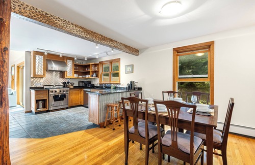 East Chop Casa | Peaceful East Chop Vineyard 5-BR 3-BA home, AC, large yard, Guest apt add-on.